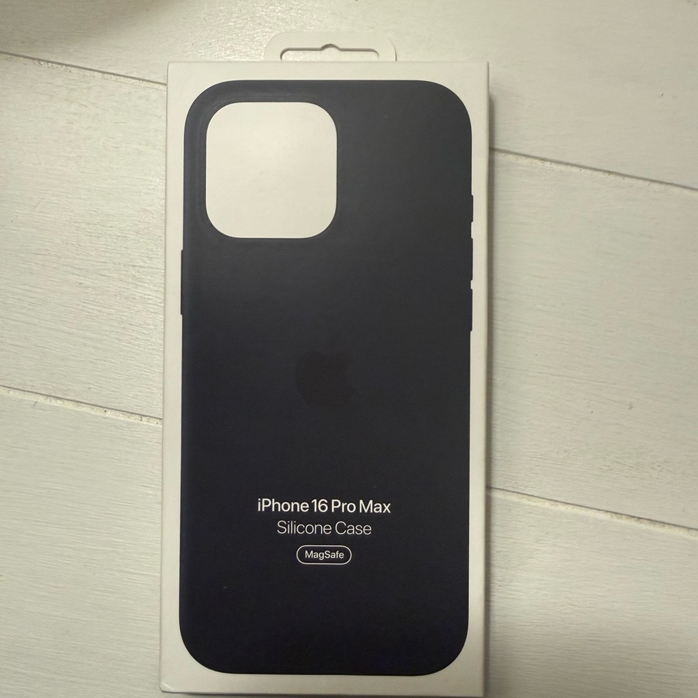 Apple iPhone 16 Pro Max Silicone Case - black